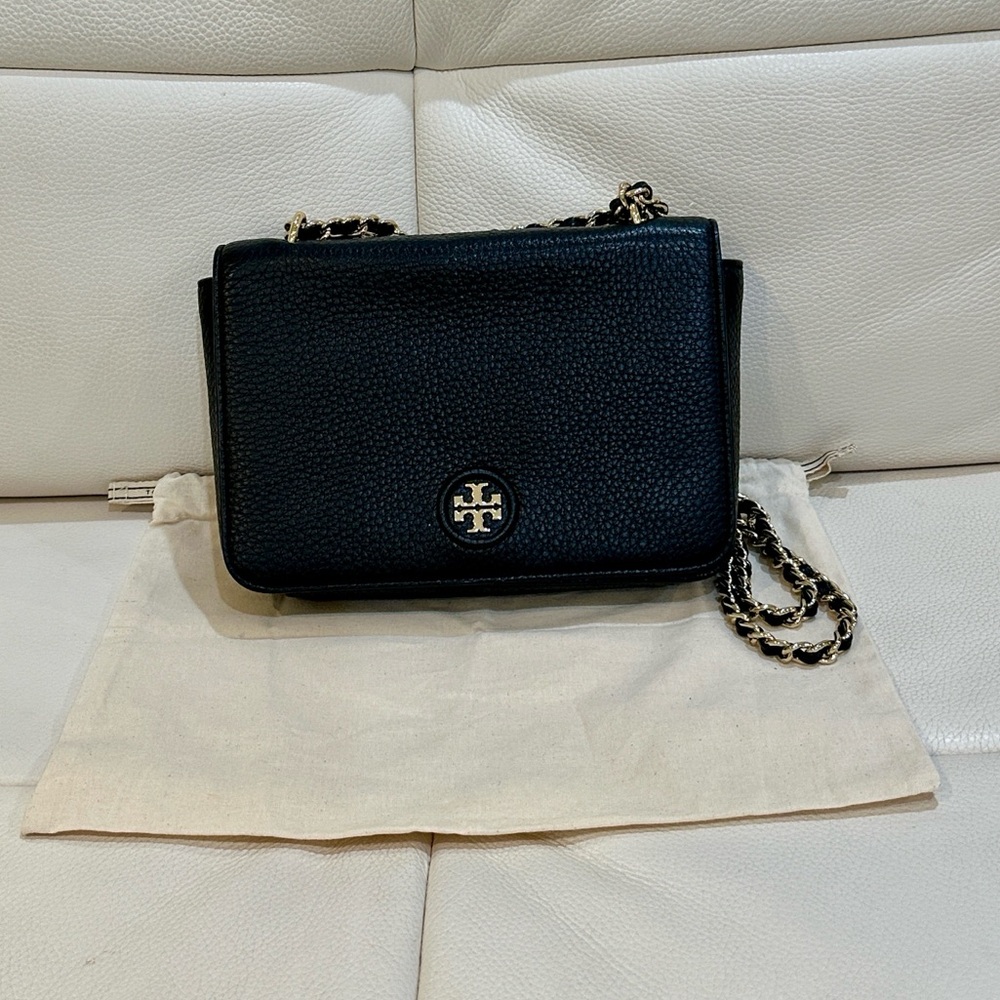 Tory Burch Logo Crossbody/Shoulder Black Pebbled Lather Bag withAdjustable Chain